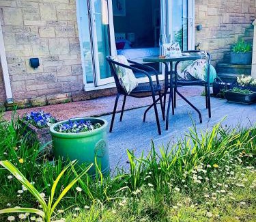 Kingsbridge Apartment | Beautiful Garden Room with Private Entrance