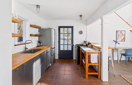 Southold House | Beautiful garden-view home near the water with lawn, streaming, W/D, AC, kitchen