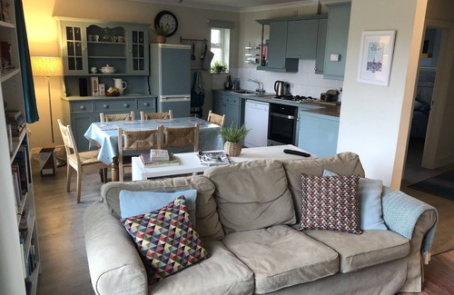 Wadebridge Apartment | Beautiful ground floor apartment with sun terrace, garden and Hot Tub