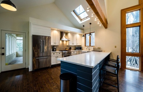 Harbert House | Beautiful Harbert Home Close to Sandy Lake Michigan Beach!