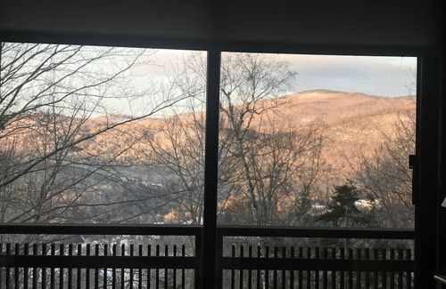 Plymouth House | Beautiful Hawk Mountain home with Mountain Views, Hot Tub and Sauna