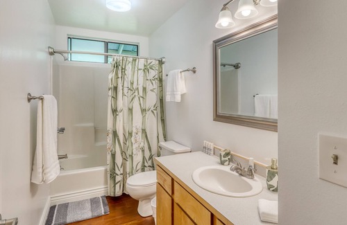 Kapoho House | Beautiful hideaway home with wraparound lanai, WiFi, updated floors & furniture.