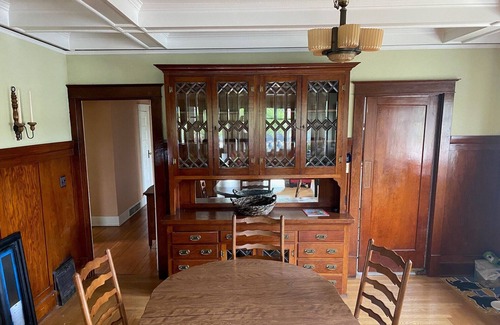 Independence House | Beautiful Historic home in the Willamette Valley Oregon, central to wine country