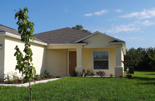 Lake Wales Villa | Beautiful holiday home with private swimming pool suitable for 6 people