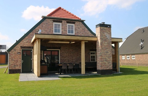 Roggel Villa | Beautiful holiday home with luxury BBQ, in Limburg