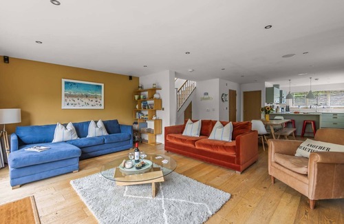 Talland House | Beautiful holiday home with hot tub, just a walk away from Talland beach.