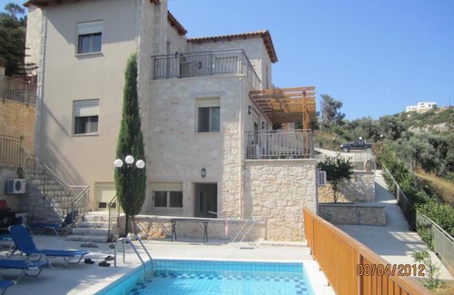 Adele House | Beautiful Holiday House for 10 Persons, With Swimming Pool