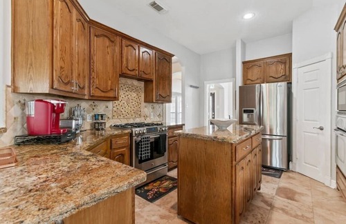 Spring House | Beautiful Home, spacious office & Xbox Game Room.