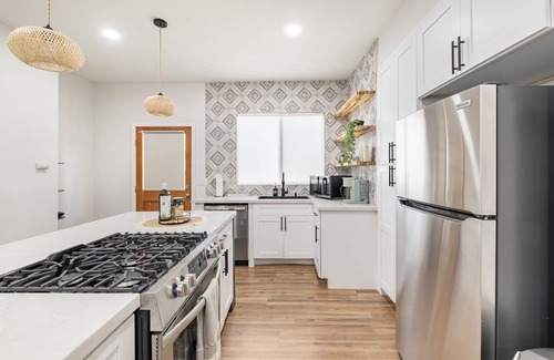 Downtown Riverside House | Beautiful Home - Downtown Riverside and Mission Inn