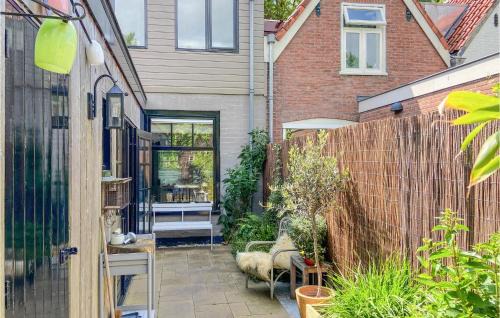 Alkmaar House | Beautiful Home In Alkmaar With Kitchen