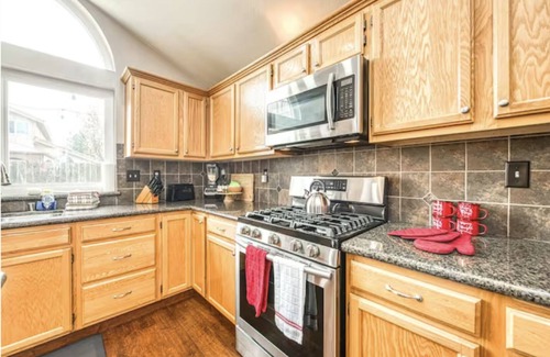 Clovis House | Beautiful Home in Clovis 5BD 3BA in proximity to Yosemite Park