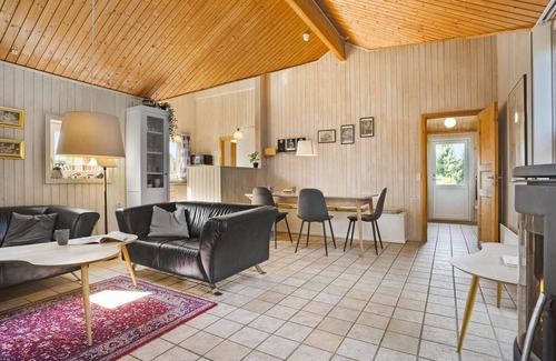 Lyngsbæk Strand House | Beautiful home in Ebeltoft with sauna