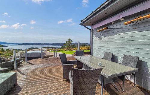 Fitjar House | Beautiful Home In Fitjar With House Sea View