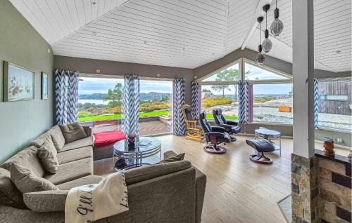 Fitjar House | Beautiful Home In Fitjar With House Sea View
