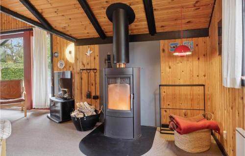 Helberskov Strand House | Beautiful Home In Hadsund With Kitchen