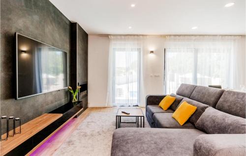 Donje Rastane House | Beautiful Home In Rastane Donje