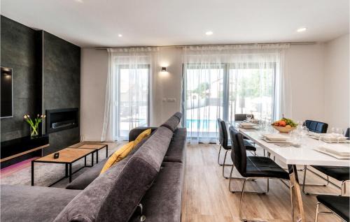 Donje Rastane House | Beautiful Home In Rastane Donje