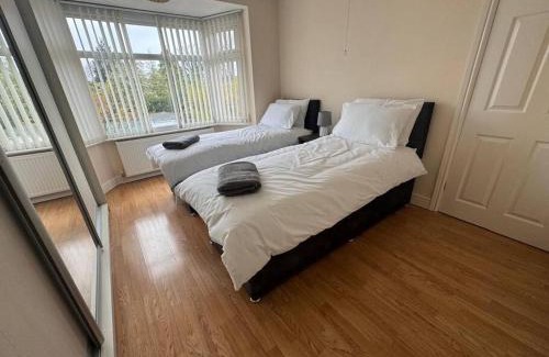 Oldbury House | Beautiful Home near Birmingham