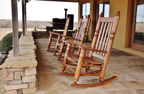Lelia Lake House | Beautiful Home on Ranch Land