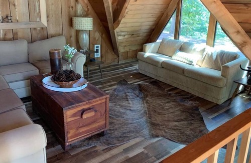 Edgemont House | Beautiful Home on the Lake