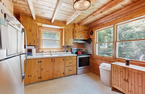 Beaver Cove Cabin | Beautiful home with WiFi, lake view, deck, & firepit - walk to beach