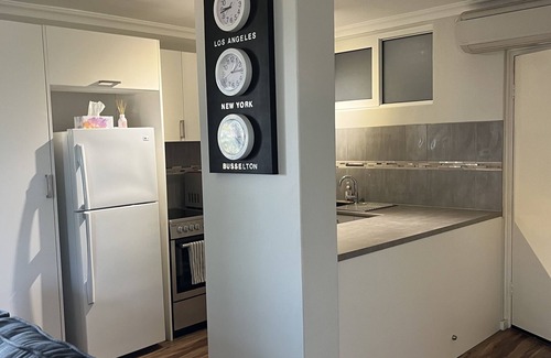 Victoria Park Apartment | Beautiful homely Vic Park apartment with City views