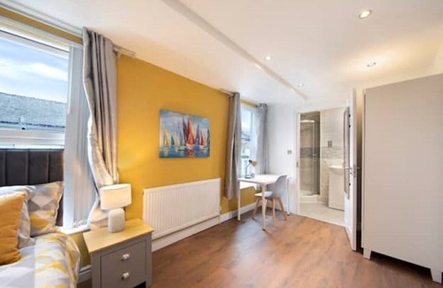 Everton Villa | Beautiful House 6 en-suite rooms close to Stadium!