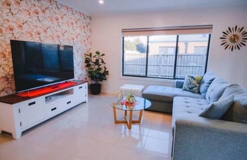 Point Cook Villa | Beautiful house 8k