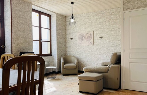 Nazelles-Negron House | Beautiful house with a garden on a hill near Amboise