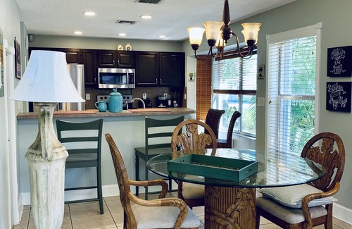 Davie House | Beautiful house in a quiet neighborhood