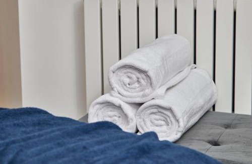 Northenden House | Beautiful House in Manchester Sleeps 8 Inc Parking