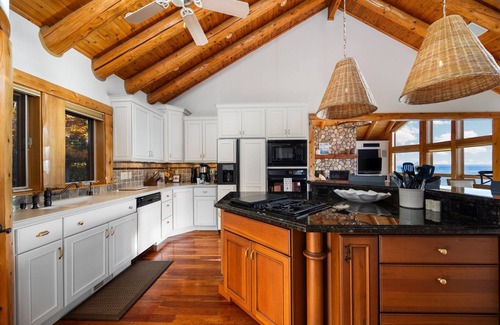 Harbor Springs House | Beautiful House on Lake Michigan! 10 Minutes HS! Private Sandy Beach!