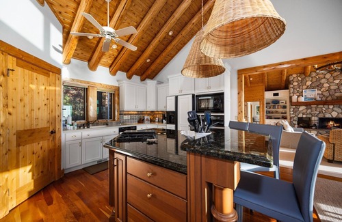 Harbor Springs House | Beautiful House on Lake Michigan! 10 Minutes HS! Private Sandy Beach!