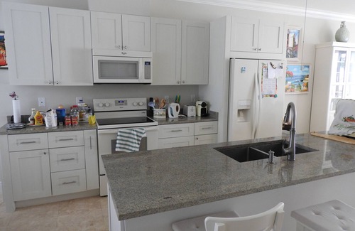 Palm Cay House | BEAUTIFUL ISLAND RETREAT WITH STUNNING VIEWS AND BEACH!