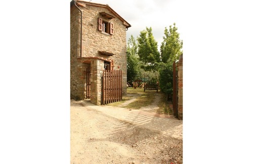 Montecchio Apartment | Beautiful apartment for 4 guests with TV and parking, close to Cortona