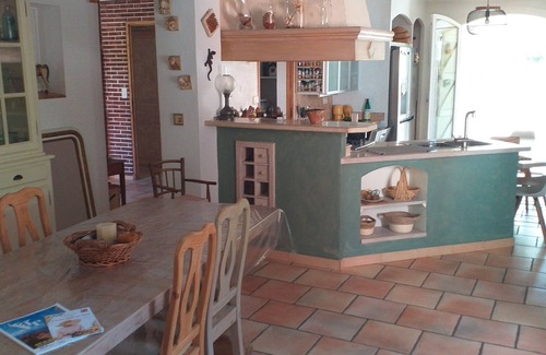 Saint-Paul-en-Foret Villa | Beautiful, large villa in a quiet location 30 mins from the sea 7pers max.