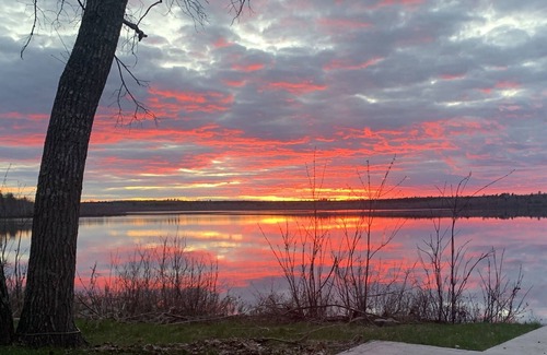 Sheffield House | Beautiful Lakefront Home on Indian Lake