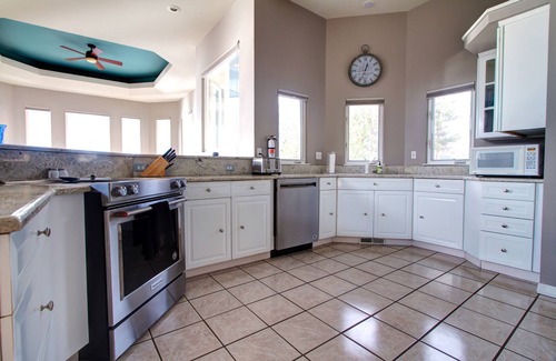 Manson House | Beautiful Lake Chelan Waterfront! Still open, July 25th - Aug. 1st, Aug.17-29th