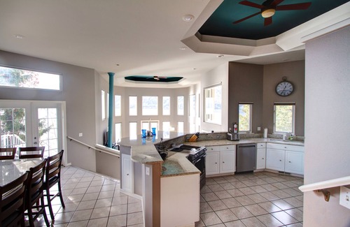 Manson House | Beautiful Lake Chelan Waterfront! Still open, July 25th - Aug. 1st, Aug.17-29th