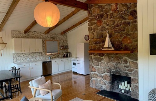 Mid America House | Beautiful Lake Escape