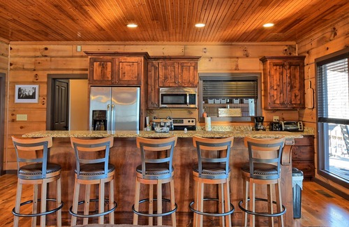 Celina Cabin | Beautiful Lake-view Cabin on Dale Hollow Lake, Sleeps 12, Marina 1/4 Mile