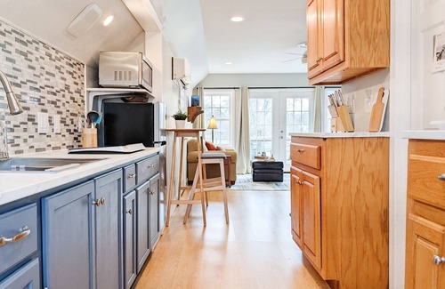Troutman Apartment | Beautiful Lake View Loft- 5 Min to LKN State Park!
