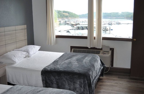 Albany Apartment | Beautiful Lake View Suite on Lake Cumberland! #102