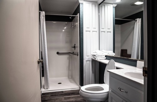 Albany Apartment | Beautiful Lake View Suite on Lake Cumberland! #102