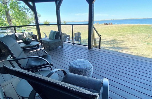 Saskatchewan House | Beautiful Lakefront Paradise on Last Mountain Lake