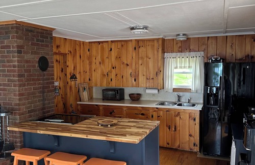 Sidney Cottage | Beautiful Lakefront Cottage on Messalonskee Lake, pet friendly