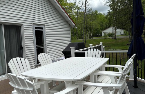Sidney Cottage | Beautiful Lakefront Cottage on Messalonskee Lake, pet friendly
