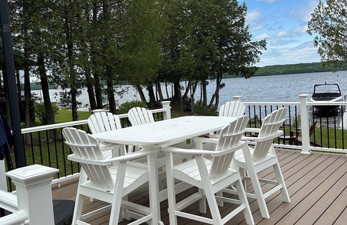 Sidney Cottage | Beautiful Lakefront Cottage on Messalonskee Lake, pet friendly