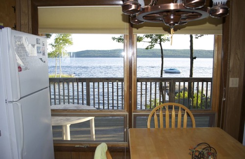 Oxford House | Beautiful Lakefront Cottage on Pristine Thompson Lake