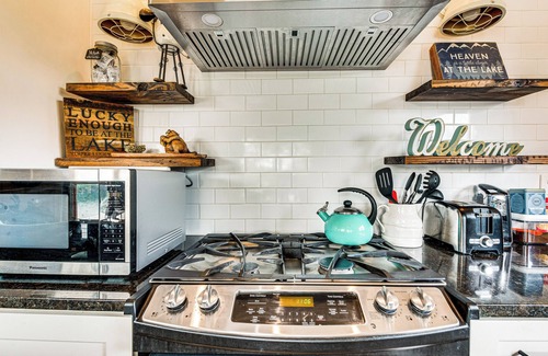 Woodstock Apartment | Beautiful Lakefront Studio: Dock, Fire Pit, Kayak